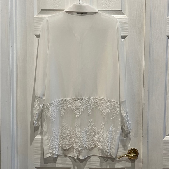 GIORGIA & JOHNS White Button-Up Blouse with Lace Details - Picture 5 of 6